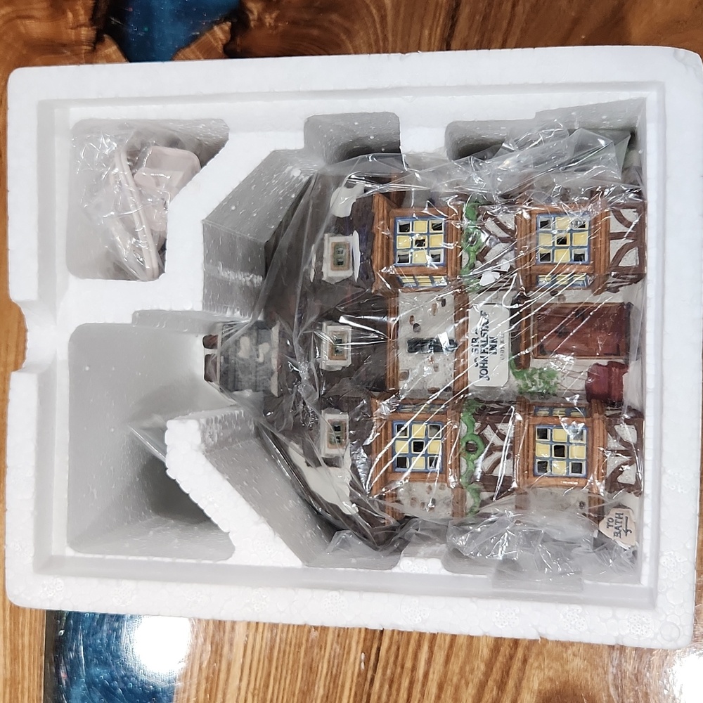 Heritage Village Collection Dickens' Village Series "Sir John Falstaff Inn 4th E